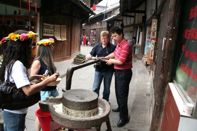 Chengdu - Huang Long XI  - grinding soya