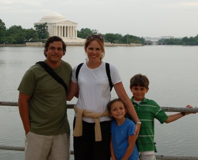family pict jefferson memorial