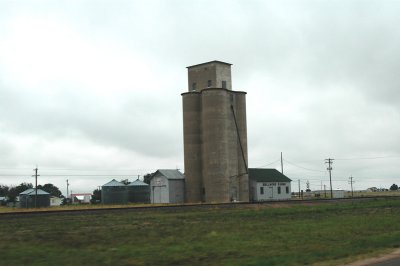 4 concrete silos - Nunn, CO