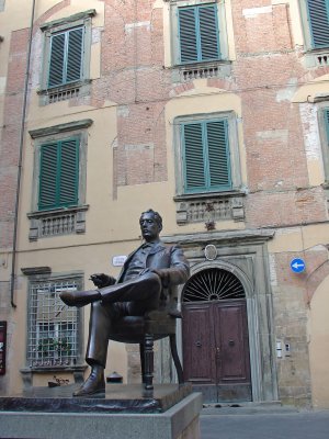 In Lucca, native son Puccini rules the square