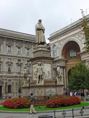 Statue of Milan's most famous son, Leonardo da Vinci