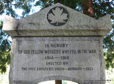 War Memorial, Up close
