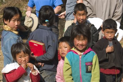 Children at the trailhead