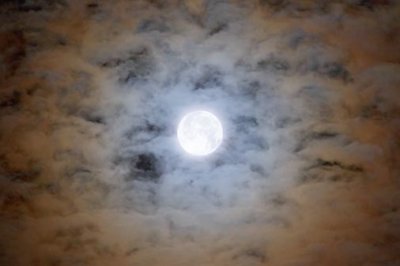 Moon In A Bed Of Wispy Clouds 66210