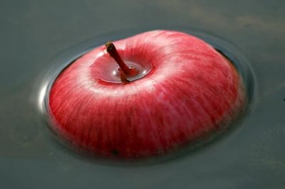 Floating Apple 20070926