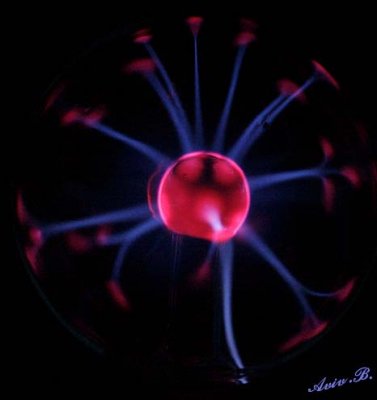 01564 - Plasma ball (or an UFO)