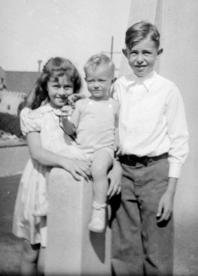 Doris and brothers.jpg