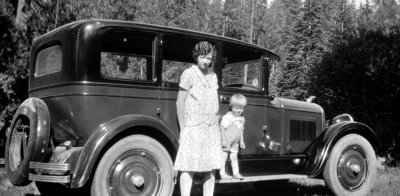 Mignon & Richard by car.jpg