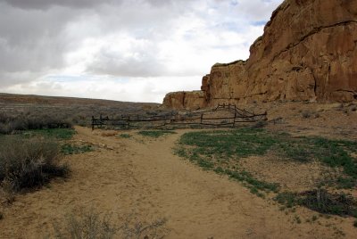 880 - Chaco - Pueblo Bonito Grave.JPG
