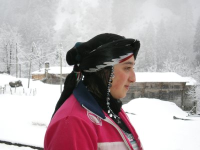 Side view of a Rize-Artvin style of a Head Dress, side view.jpg