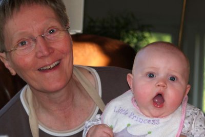 5 maanden, met oma Chris