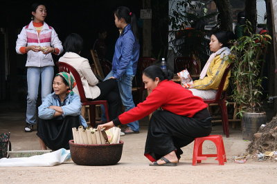 Vendeuse de riz gluant - Mai Chau - Vietnam
