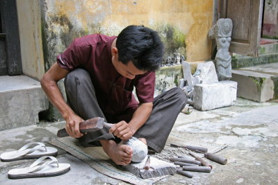 Sculpteur sur pierre - Hoi an - Vietnam