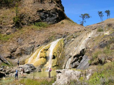 air terjun air panas