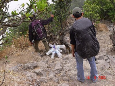 ambil gambar, tinggalkan jejak, bawa pulang sampah