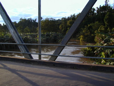 Jembatan Kilo-12 kalo lagi banjir