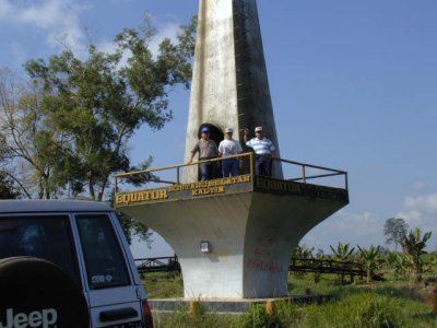 Equator monumen di Jalan Pipa