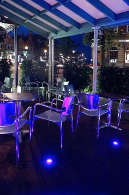 ZEST_PATIO_ON_THE_NIGHT.jpg