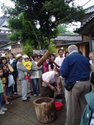 mochi pounding