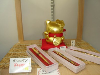gold hello kitty at the airport