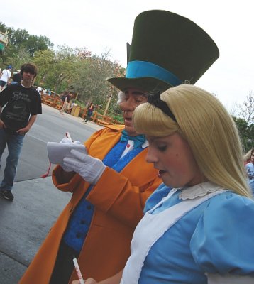 HatterAliceTeacups15.jpg