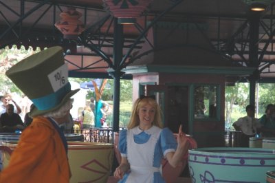 HatterAliceEntering3.jpg