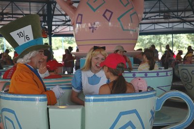 HatterAliceTeacups1.jpg