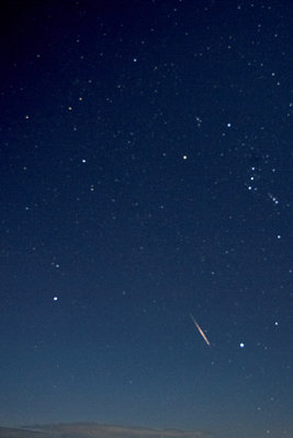 visible spectrum Aurigid meteor 0536am MST