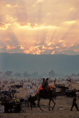 Pushkar206DawnFair.jpg
