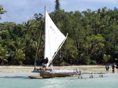 ile des pins pirogue 101.JPG