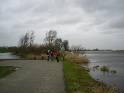 Onderweg naar Genemuiden, het Zwarte Water staat hoog