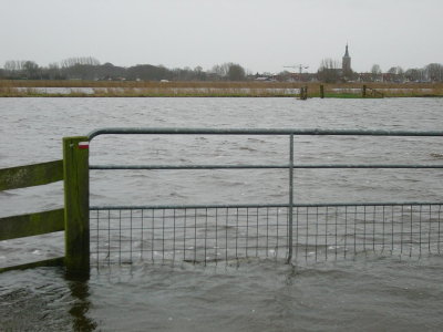 Onderweg naar Genemuiden, het Zwarte Water staat hoog