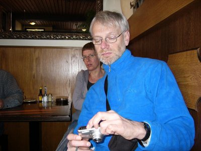 Het nieuwe fototoestel van Gijs wordt gekeurd