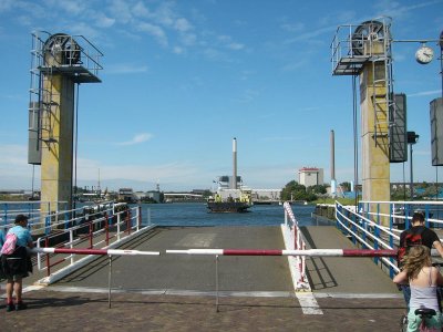 pont over het Noordzeekanaal bij Velsen