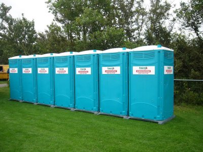 mobiele toiletten op de camping vv Callantsoog (wel nodig voor 1000 personen)