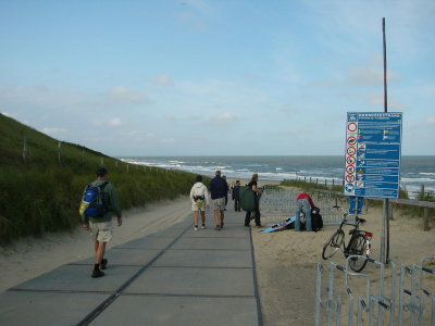 Bij Callantsoog het strand op