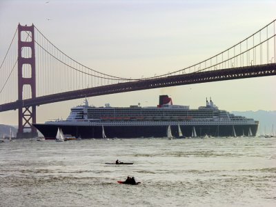 Queen Mary 2 Arrives