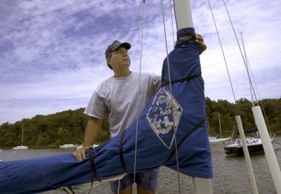 Captn Karl gets ready the Main Sail