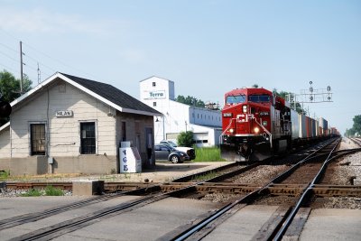 CP 8785 Headed East at Milan MI