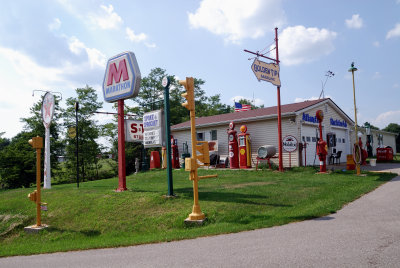 Gas Signs and Pumps Display