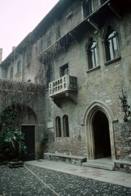 Juliet's Balcony & Courtyard