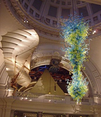 Da Vinci and Chihuly to greet you