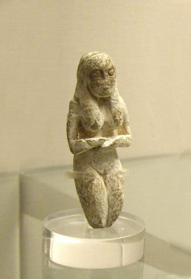 Pre dynastic  figurine of a woman
