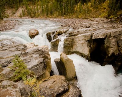 SUNWAPTA FALLS