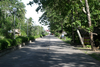 Two lane boulevard leading to Dipolog Airport