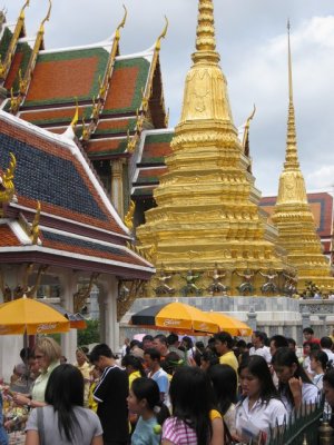 grand palace worshippers
