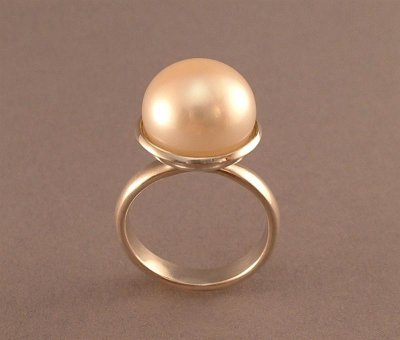 WR25 - Giant Pearl Ring