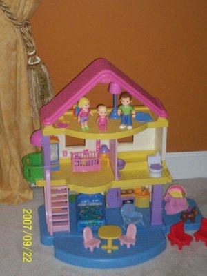 Girls new doll house that Bari mami got for them