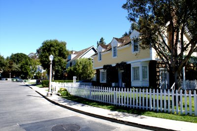 Wisteria Lane 1