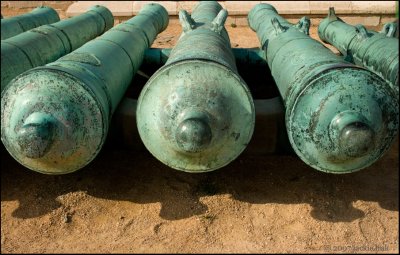 Canons-Hotel-des-Invalides-Paris.jpg